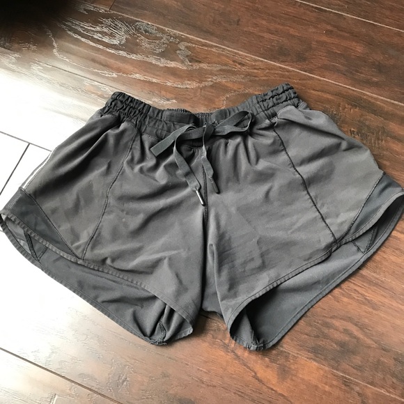 Lululemon Hotty Hot black shorts